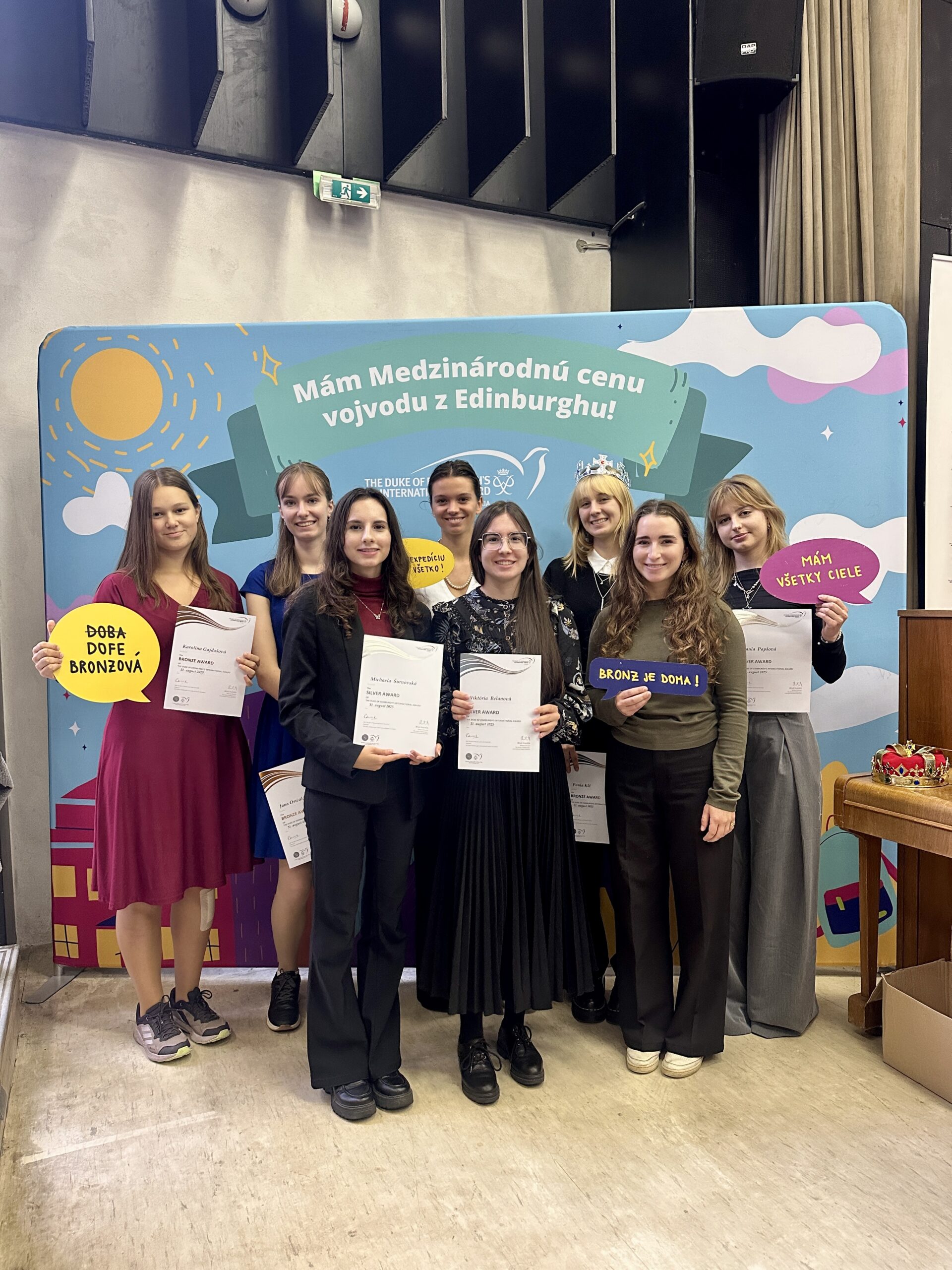 DOFE – spoločná fotografia po odovzdávaní